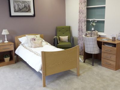 Bradshaw Divan roomset 1