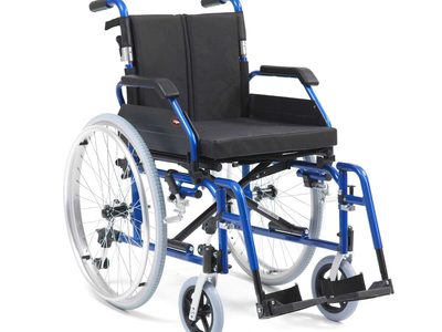 XSAWCSP18 BLST 18 XS Aluminium Self Propel Wheelchair Blue 01 web